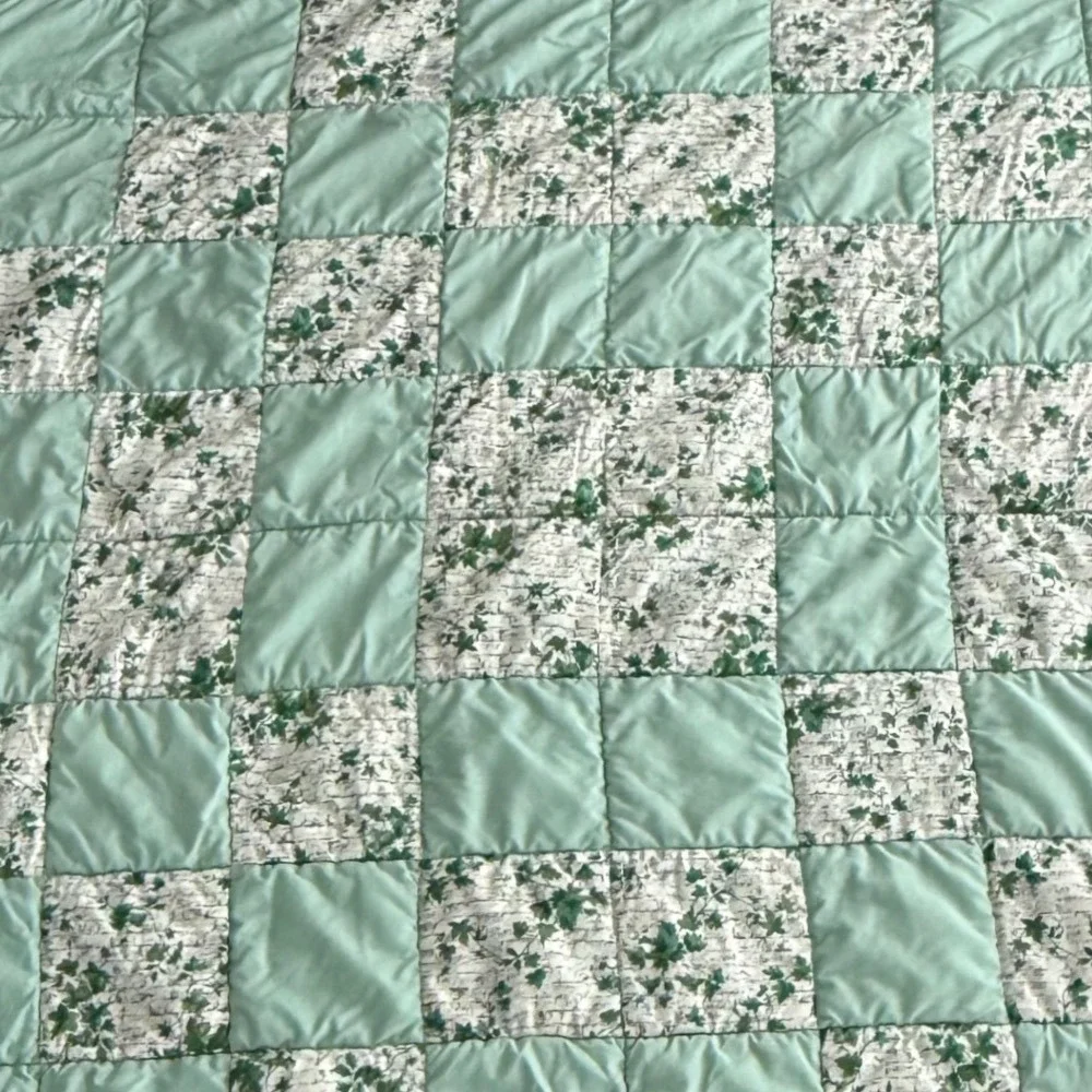 Vintage 80s Green Patchwork Quilt Throw‎ 55x66 Cottage Farmhouse